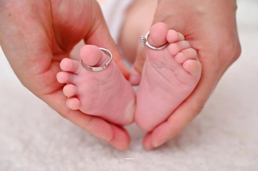 靖边怀孕肚子一边高一边低